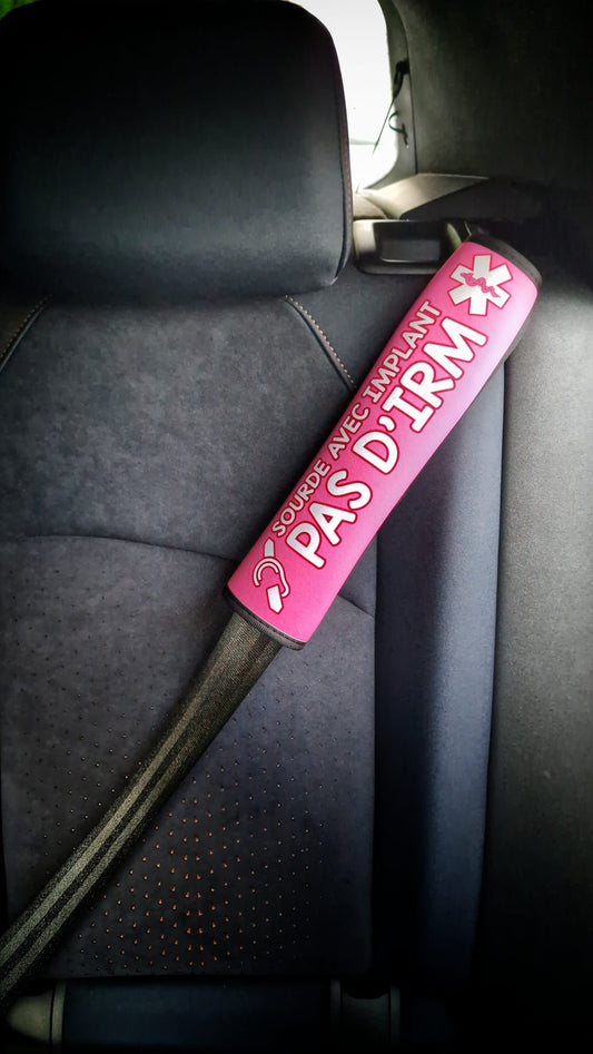 Protège ceinture de sécurité. Sourde avant implant. Pas d’IRM. Rose.