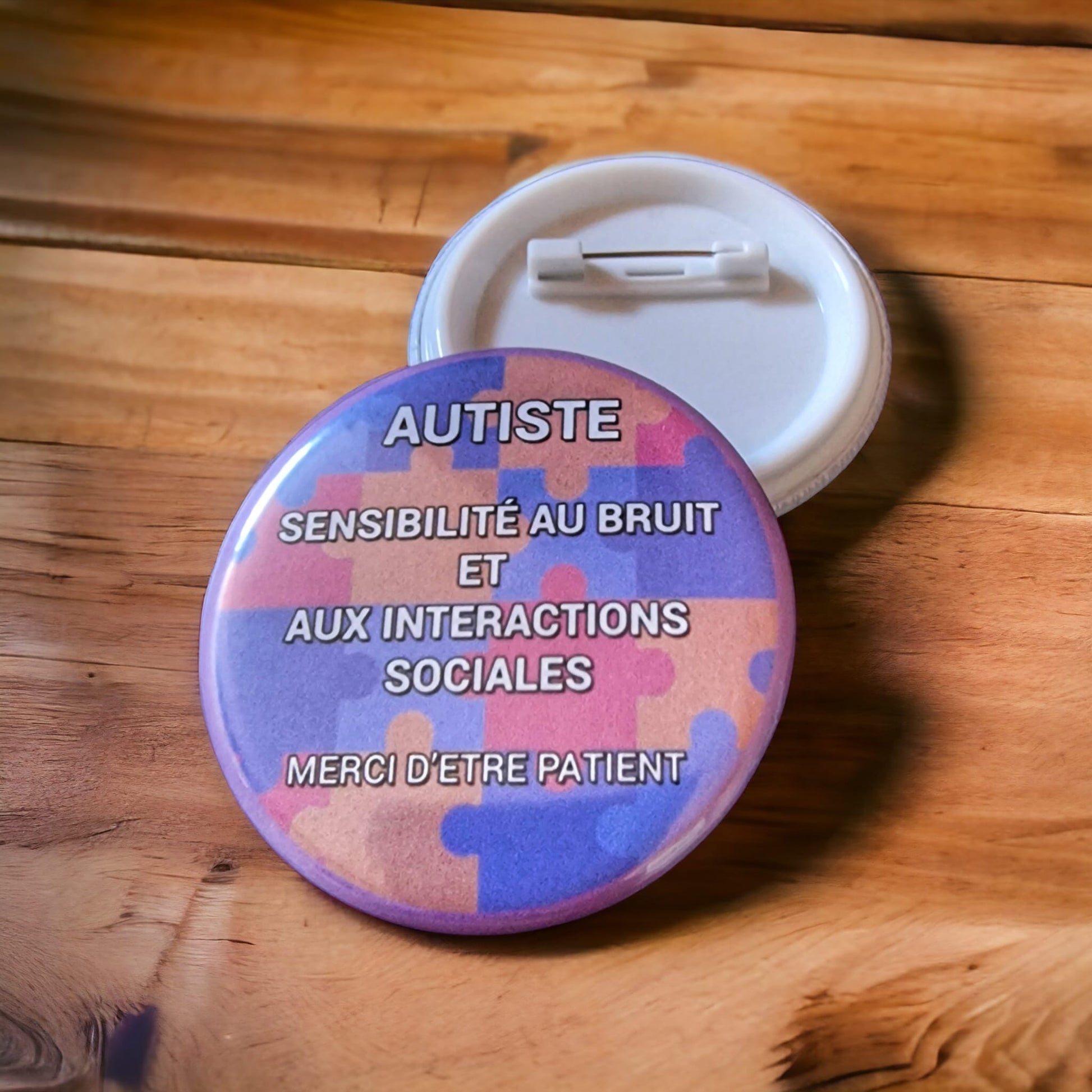 Autiste sensibilité bruit et aux interactions sociales merci d'être patient