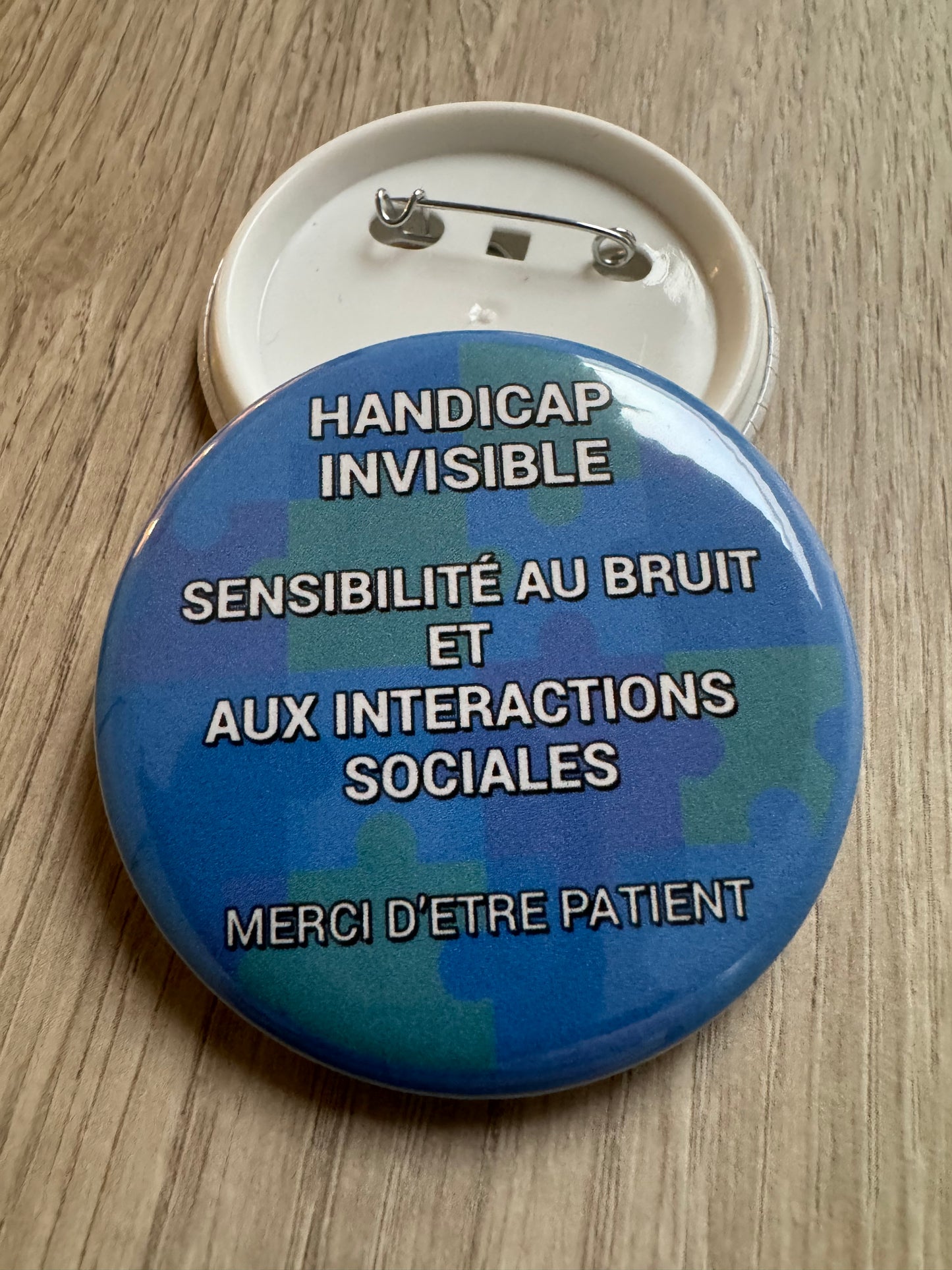 Handicap invisible sensibilité bruit et aux interactions sociales merci d'être patient