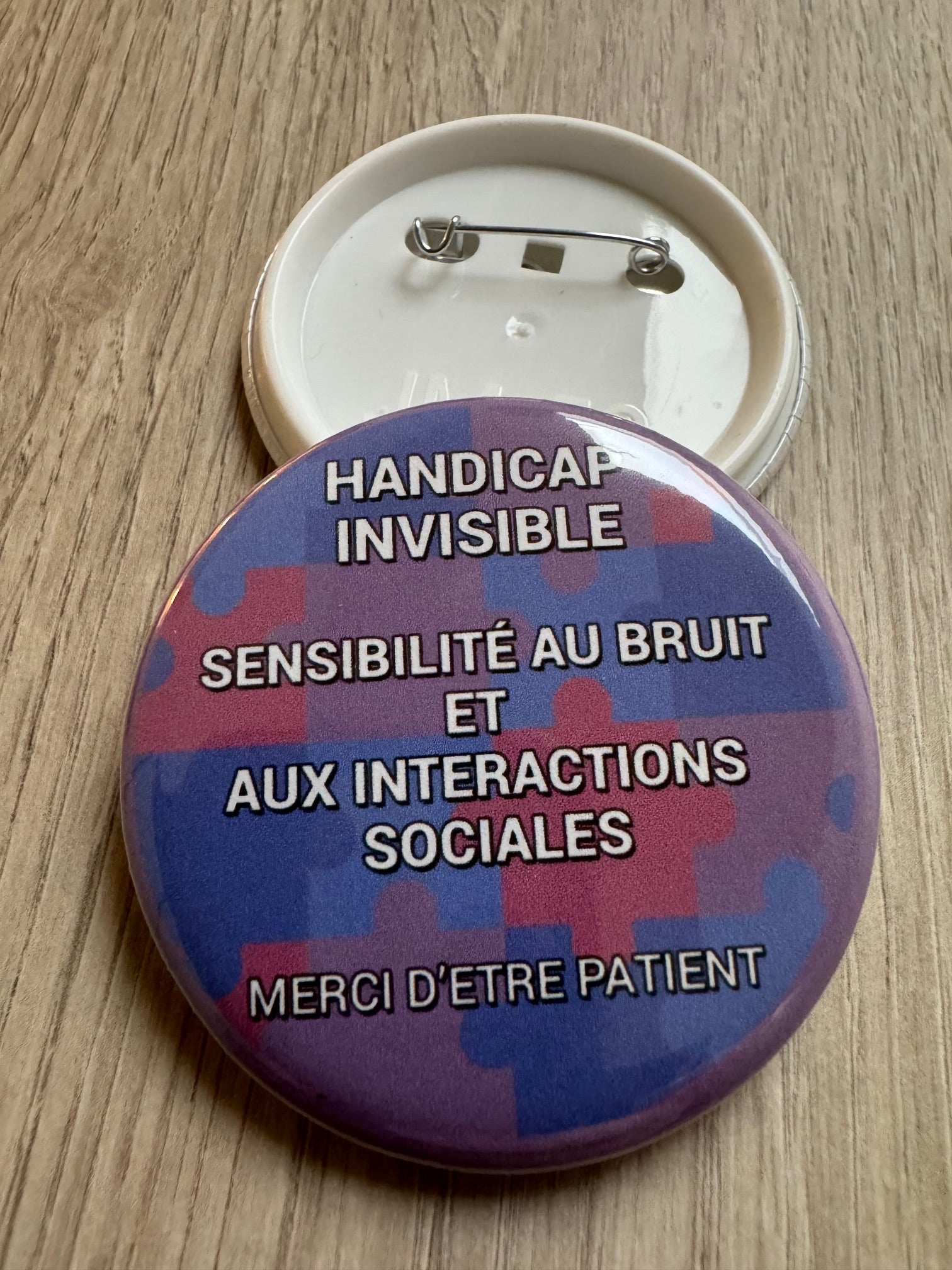 Handicap invisible sensibilité bruit et aux interactions sociales merci d'être patient