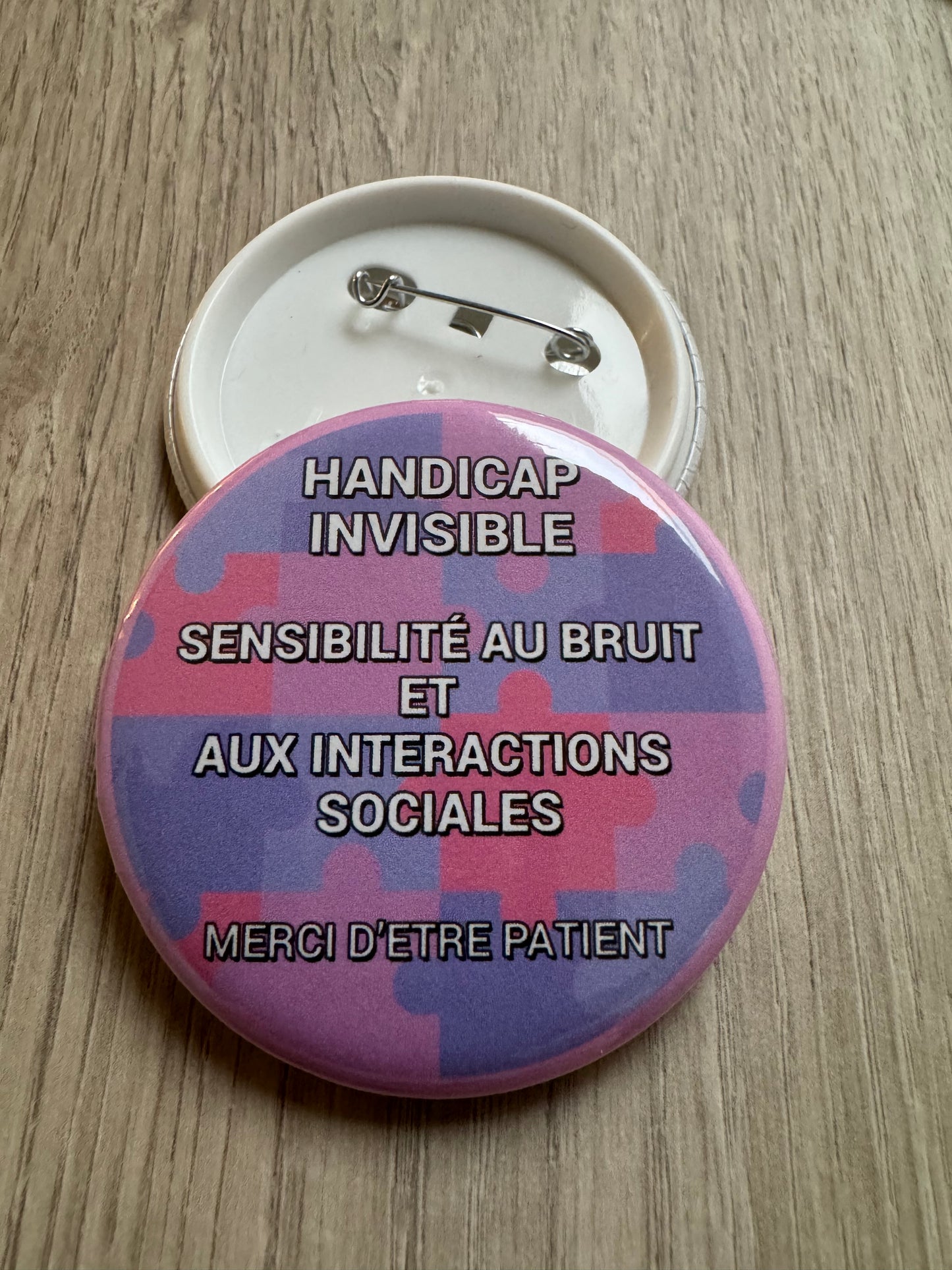 Handicap invisible sensibilité bruit et aux interactions sociales merci d'être patient