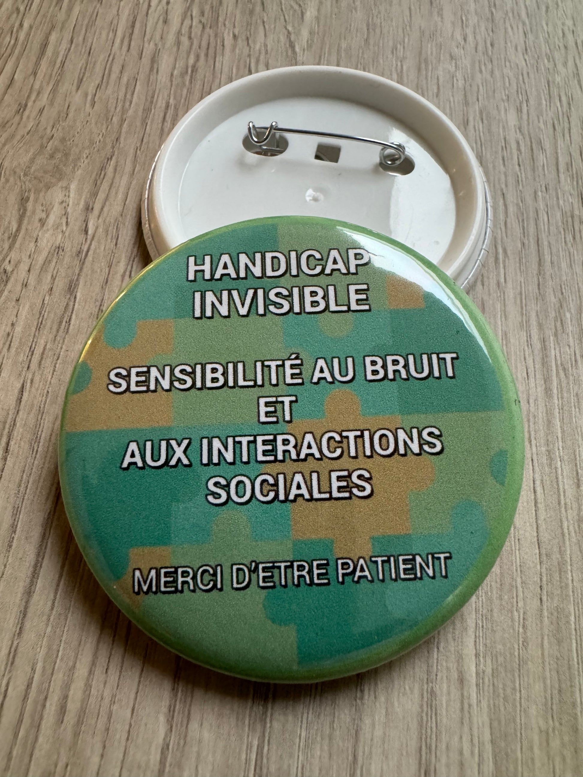 Handicap invisible sensibilité bruit et aux interactions sociales merci d'être patient