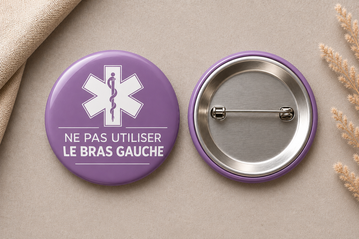 Badge cancer du sein et protection du bras.