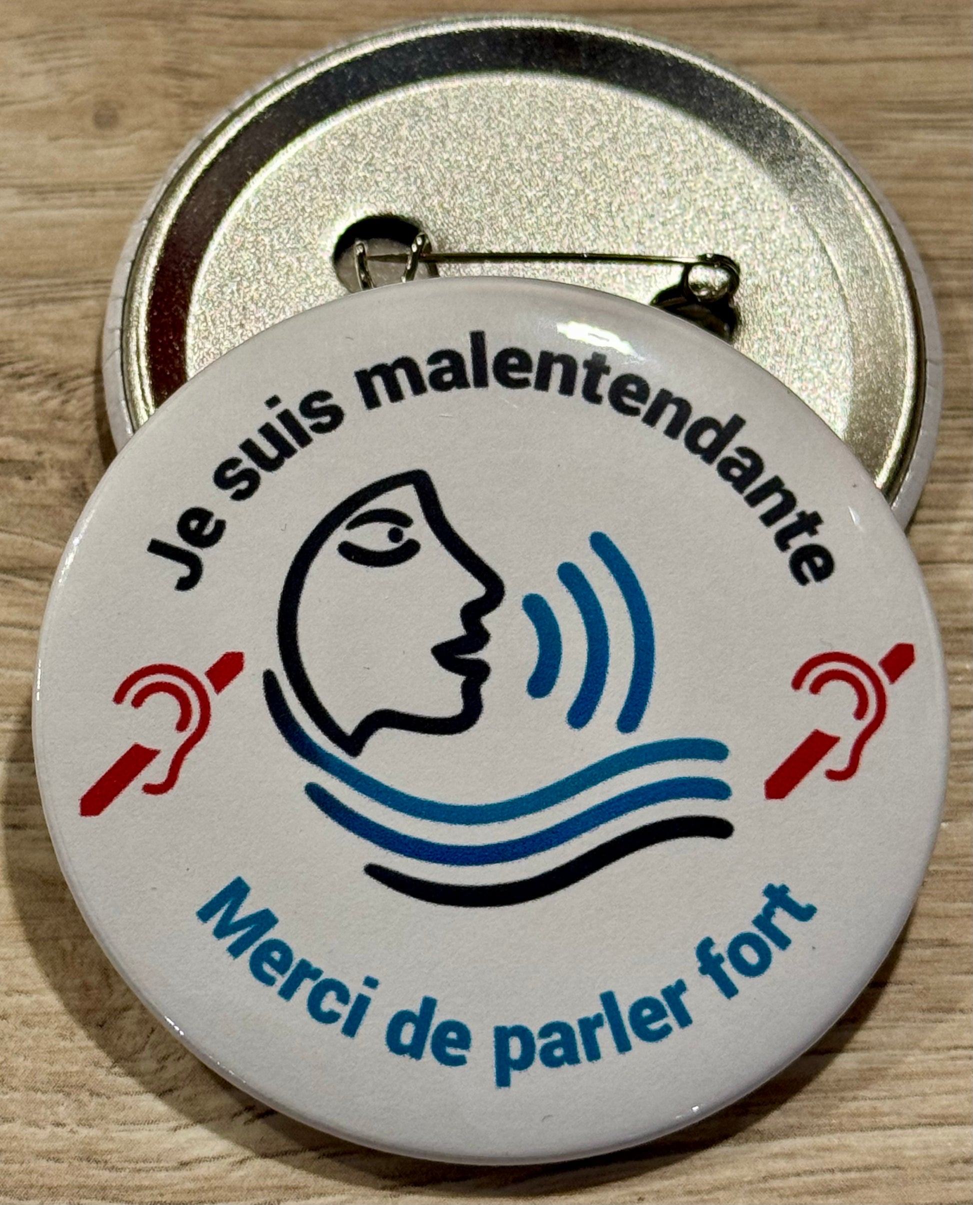 MALENTENDANTE merci de parler fort