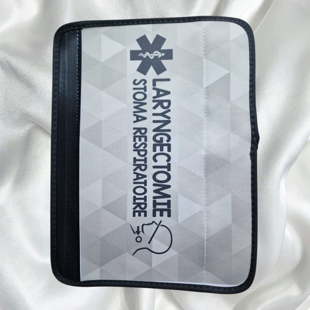 Protège ceinture de sécurité laryngectomie. 