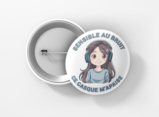 Sensibilité au bruit. Casque anti-bruit. fille 